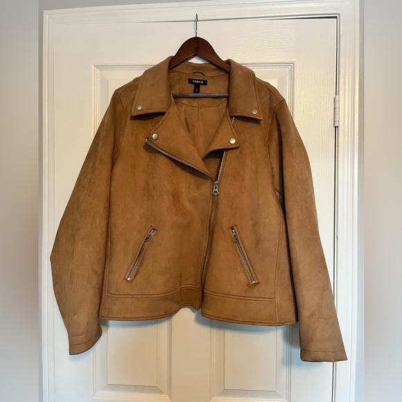 Torrid size 3x brown stretch faux suede moto jacket- LIKE NEW condition! - Picture 2 of 9